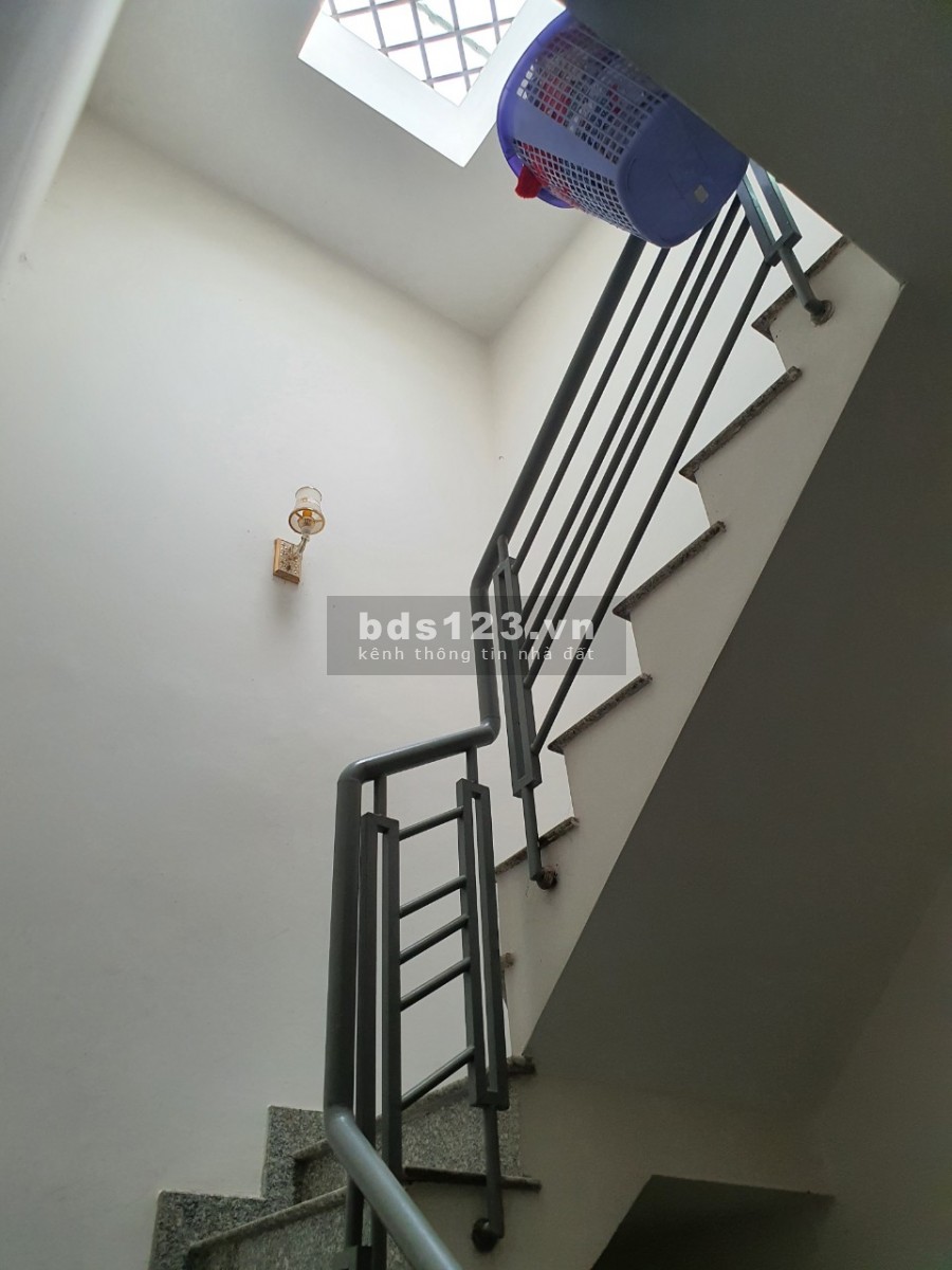Chính chủ bán gấp nhà giá tốt 4,5x10 1 trệt 2 lầu tại Liên Khu 5-11-12 Q Bình Tân