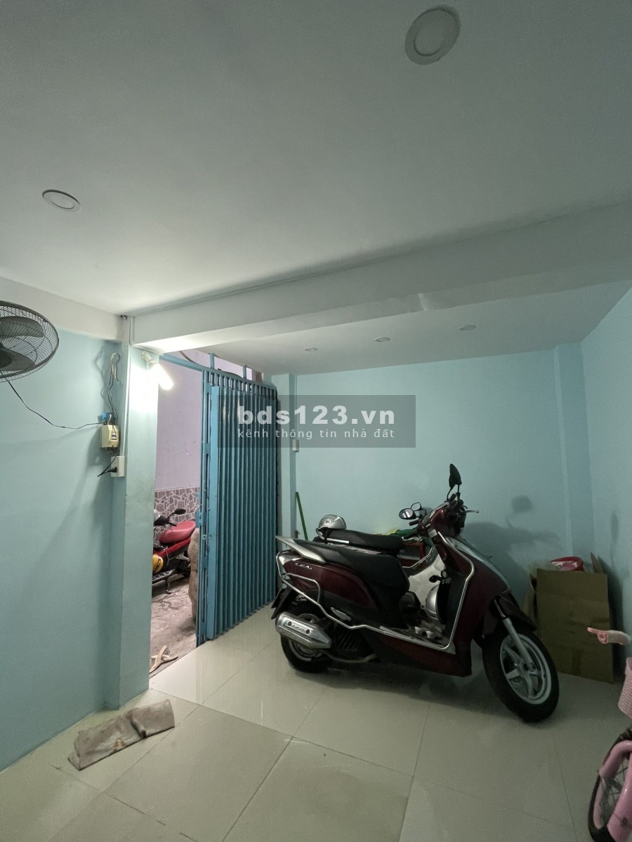 Bán nhà Âu Cơ, diện tích 32m2, 5 tầng, ngang 4m, Tân Bình, giá bán 2 tỷ 7