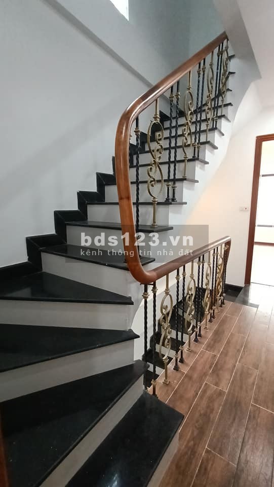 Nhà Tây Hồ lô góc, ô tô vào nhà phố dt 20m2, dt 45m2, 6 tầng, giá 5.7 tỷ