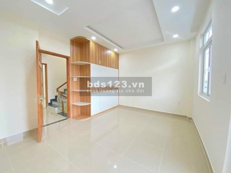 Chủ bán nhà để lấy tiền trả nợ, nguyên căn yên tĩnh, hẻm lớn, giá 7.3 tỷ