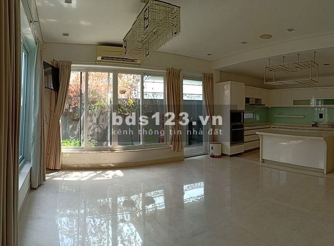 Cho thuê villa sân vườn 300m2 hầm 3 lầu hiện đại Trần Não