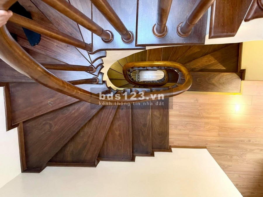 Nhà mới coong Cầu Giấy 54m2, 5 tầng đúc, mt 4m, ngõ thông chỉ 3.7 tỷ