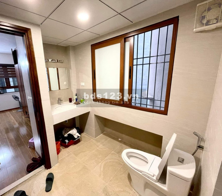 Nhà mới coong Cầu Giấy 54m2, 5 tầng đúc, mt 4m, ngõ thông chỉ 3.7 tỷ