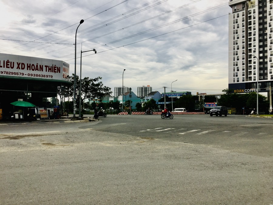 Ngộp dịch, Cần Bán 2300m2 Mặt Tiền Đường Liên Phường Q.9, Lô Góc Full Thổ Cư Giá Rẻ