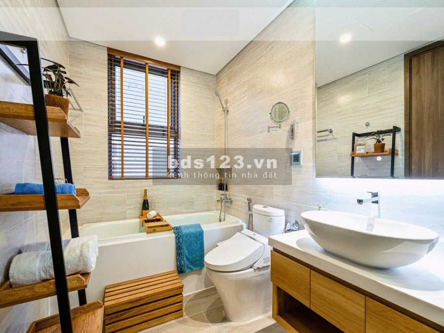 Cho thuê Căn hộ Midtown Signature 137m 4PN 2WC NTDD nhà đẹp, view sông, lầu cao