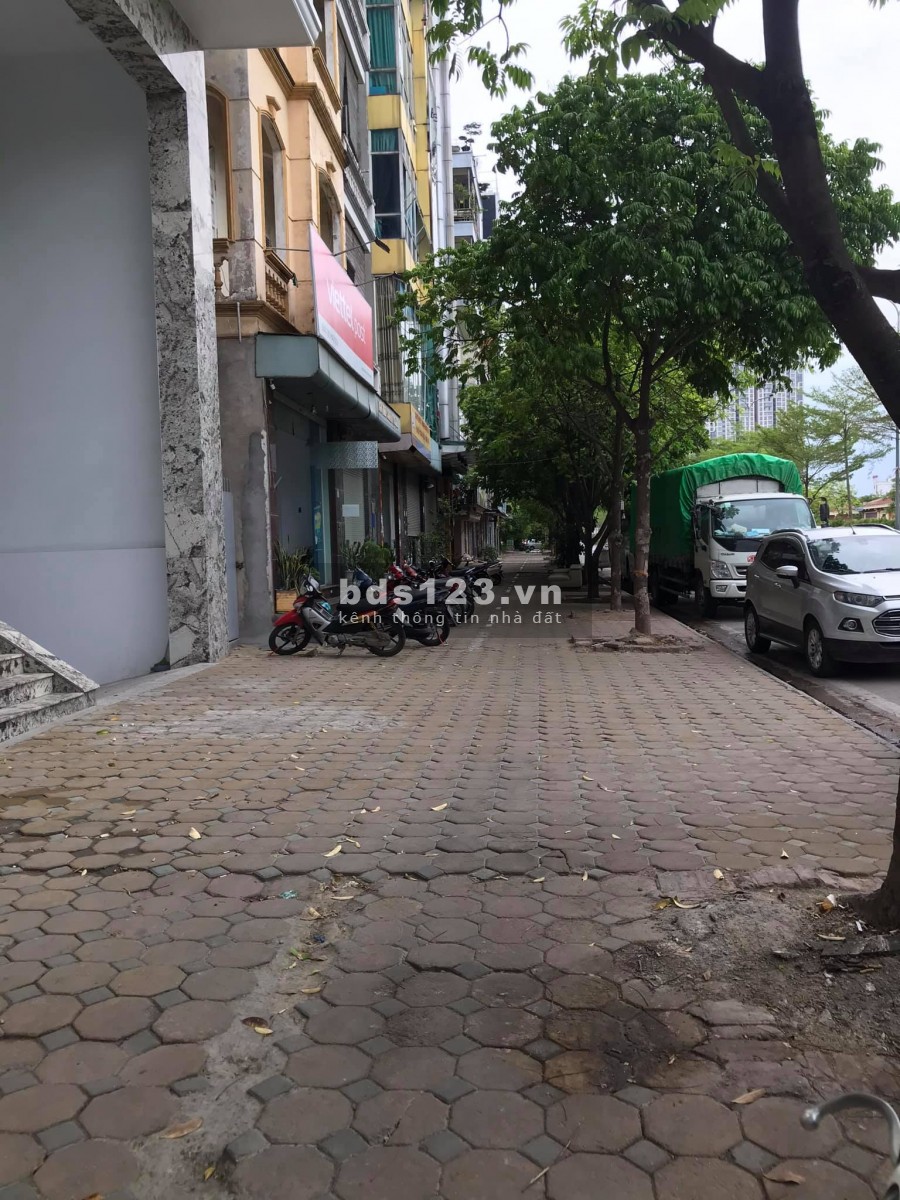 Bán nhà mặt phố Hoàng Cầu, Đống Đa, DT 190m x 3 tầng, Giá 43.2 tỷ