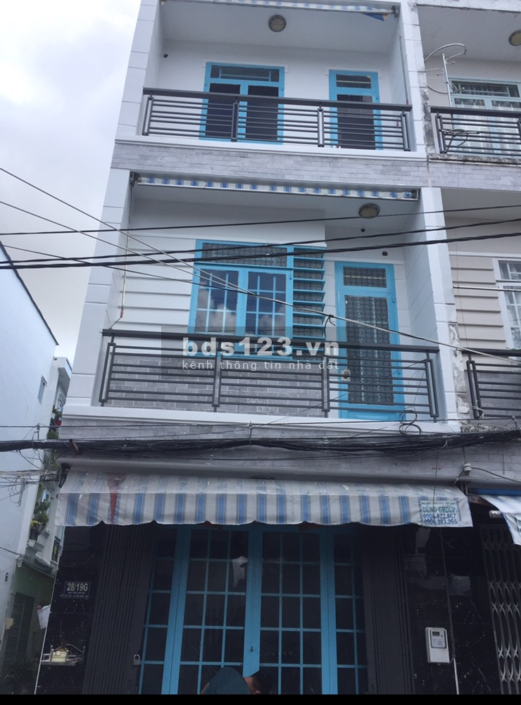 Chính chủ cần bán gấp nhà hẻm xe hơi. 1 trệt, 2 lầu. Nhà bè.