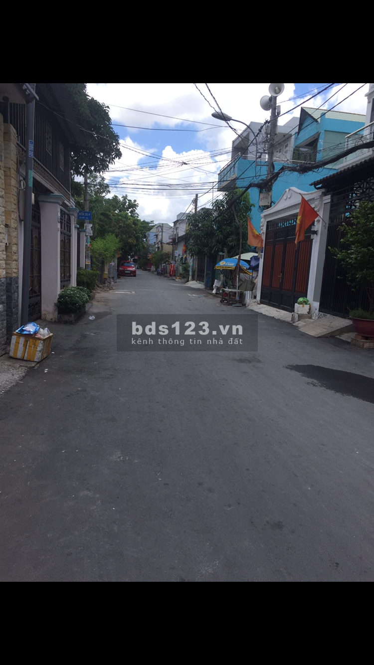 Chính chủ cần bán gấp nhà hẻm xe hơi. 1 trệt, 2 lầu. Nhà bè.