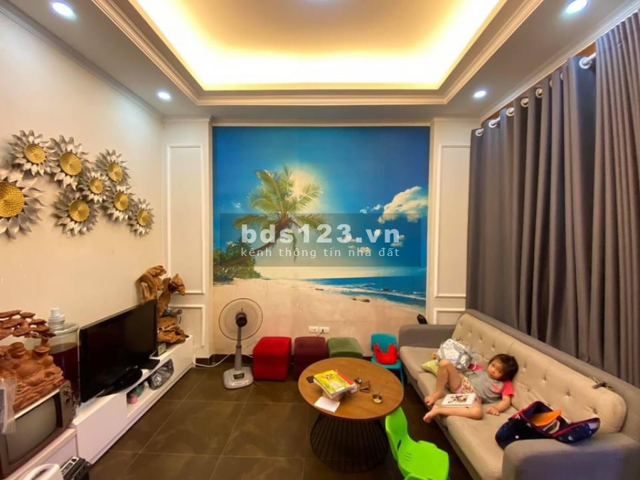 Nhà ngõ 34 Hoàng Cầu, dtsd 45m2, ba gác tránh, ngách nông, 2 thoáng, giá 6.6 tỷ