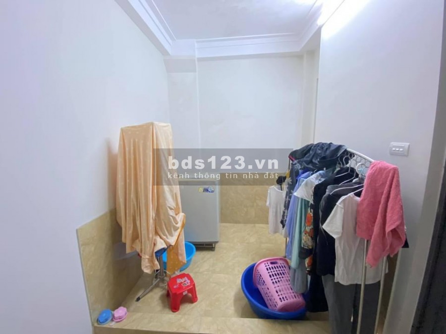 Nhà ngõ 34 Hoàng Cầu, dtsd 45m2, ba gác tránh, ngách nông, 2 thoáng, giá 6.6 tỷ