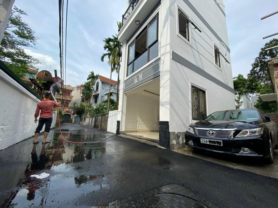 Bán nhà Ngọc Thụy lô góc kinh doanh gara ôtô Long Biên 5 tỷ 8. Liên hệ: 0813.555.838 0939.555.282