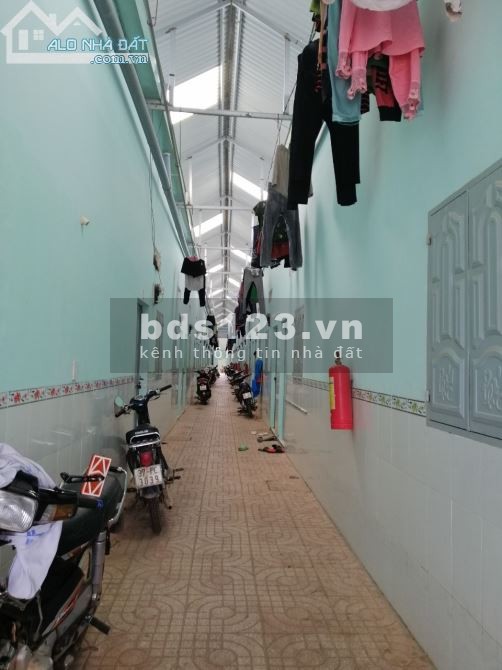 Bán dẫy nhà trọ ngay khu công nghiệp vĩnh lộc 2, có 20 phòng giá 2ty400, vị trí thoáng đẹp, 300m2