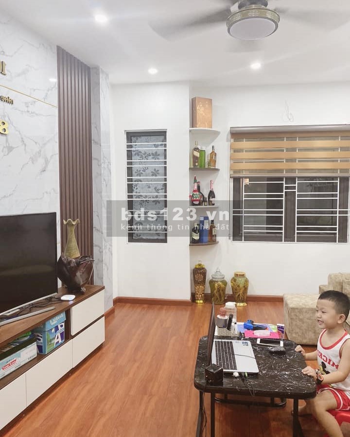 Nhà tự xây Vũ Tông Phan,Ngõ thông,400m sang khu Five Strar Khương Đình,45m,5 tầng,4 tỷ.