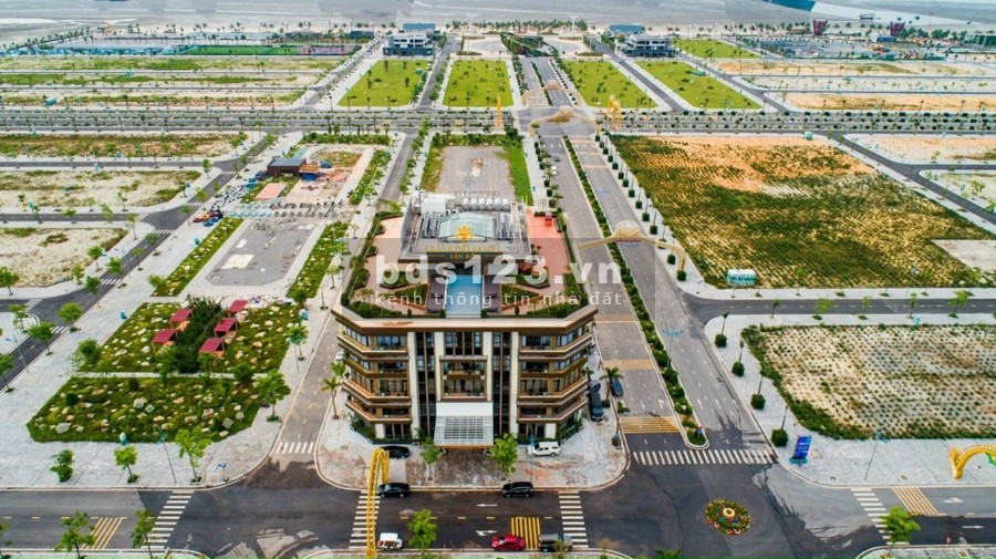Tôi cần bán lô góc biệt thự nghỉ dưỡng Phương Đông Vân Đồn gần trục Shophouse kinh tế đêm thuận tiện kinh doanh
