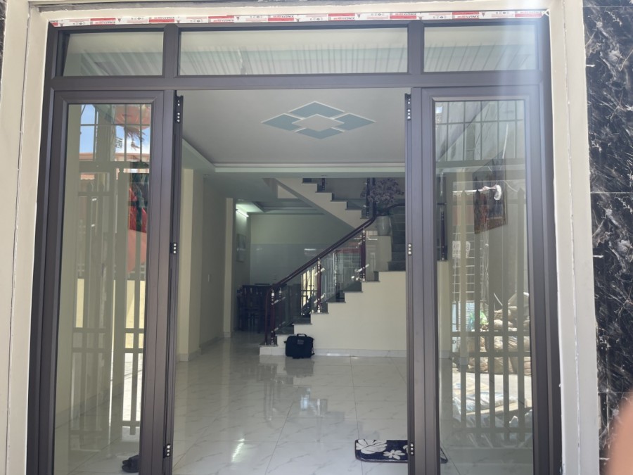 Gia chủ chuyển công tác mới cần bán căn nhà, nhà mới toàn bộ nội thất, giá 1.94 tỷ