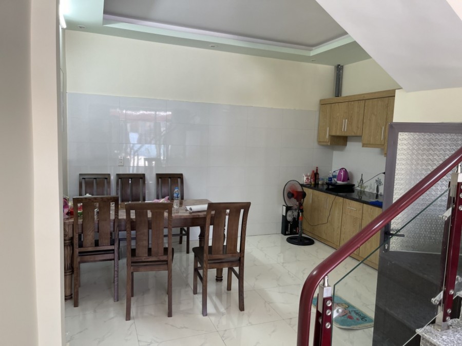 Gia chủ chuyển công tác mới cần bán căn nhà, nhà mới toàn bộ nội thất, giá 1.94 tỷ