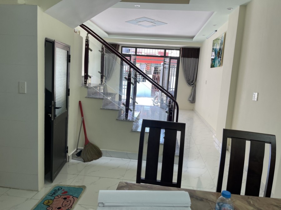 Gia chủ chuyển công tác mới cần bán căn nhà, nhà mới toàn bộ nội thất, giá 1.94 tỷ
