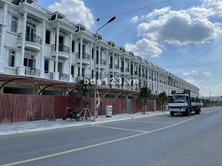 Bán nhà ngay MT đường Nguyễn Thị Khắp, Dĩ An. 0969119772