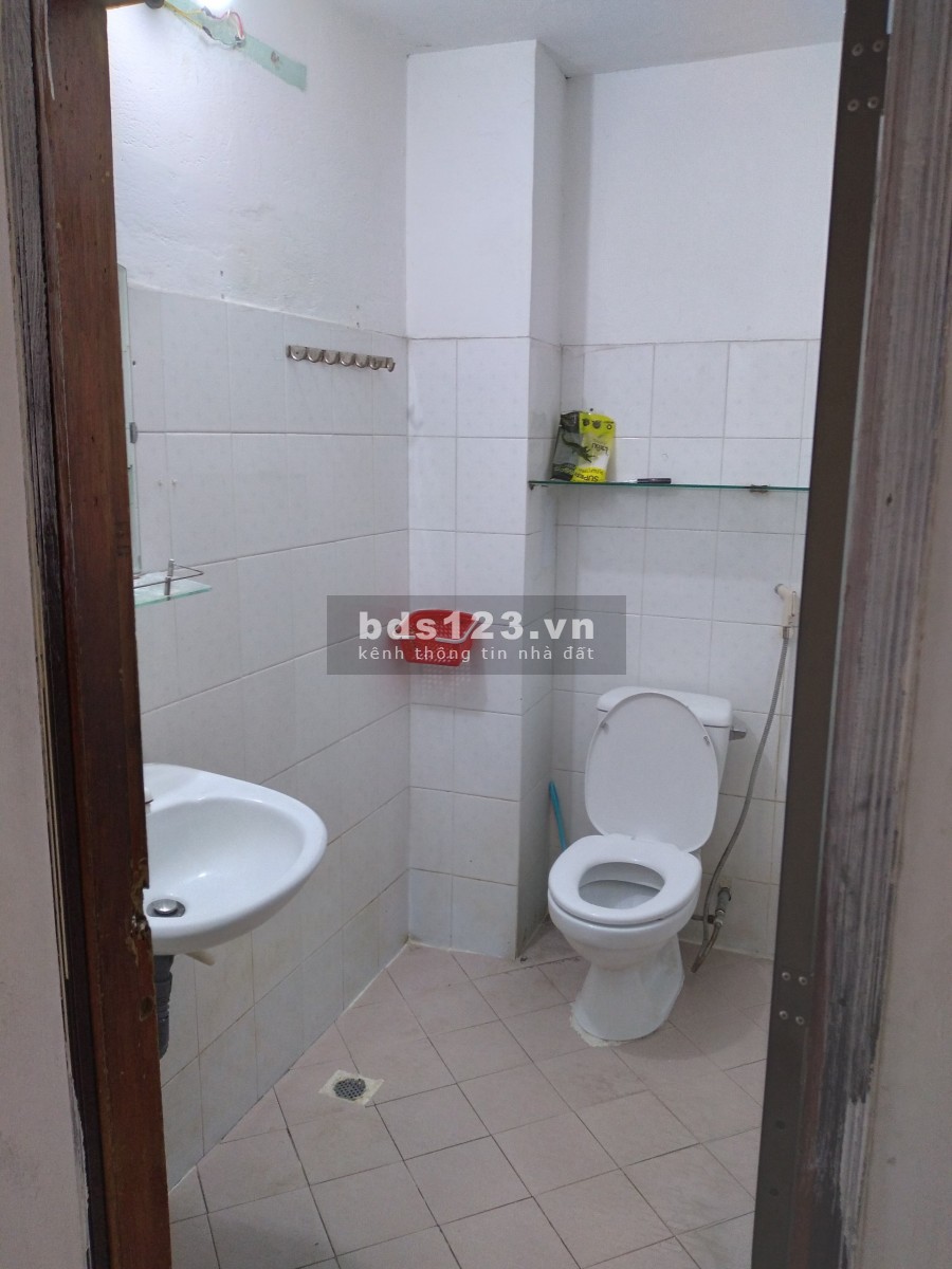 Cho thuê nhà nguyên căn đường C1 phường 13 quận Tân Bình DTSD 100m2