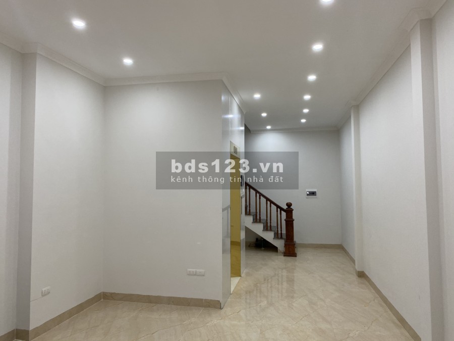 Bán nhà lô góc ô tô thang máy 43m2 6 tầng mới xây ngõ Thái Thịnh 1 giá 9 tỷ. LH 0912442669