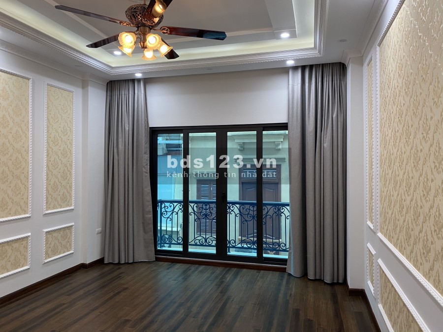 Bán nhà lô góc ô tô thang máy 43m2 6 tầng mới xây ngõ Thái Thịnh 1 giá 9 tỷ. LH 0912442669