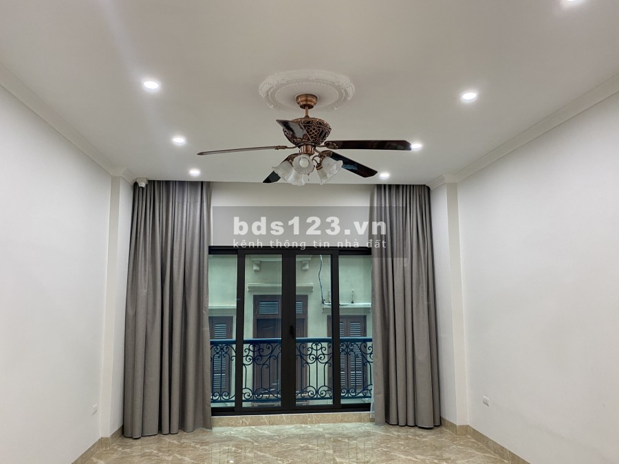 Bán nhà lô góc ô tô thang máy 43m2 6 tầng mới xây ngõ Thái Thịnh 1 giá 9 tỷ. LH 0912442669
