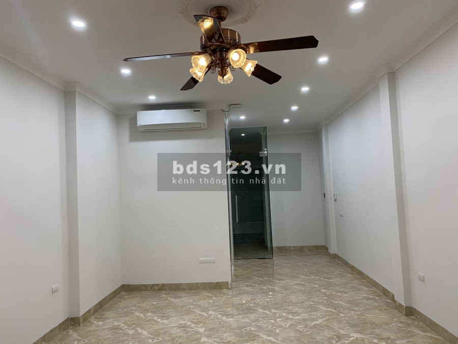 Bán nhà lô góc ô tô thang máy 43m2 6 tầng mới xây ngõ Thái Thịnh 1 giá 9 tỷ. LH 0912442669