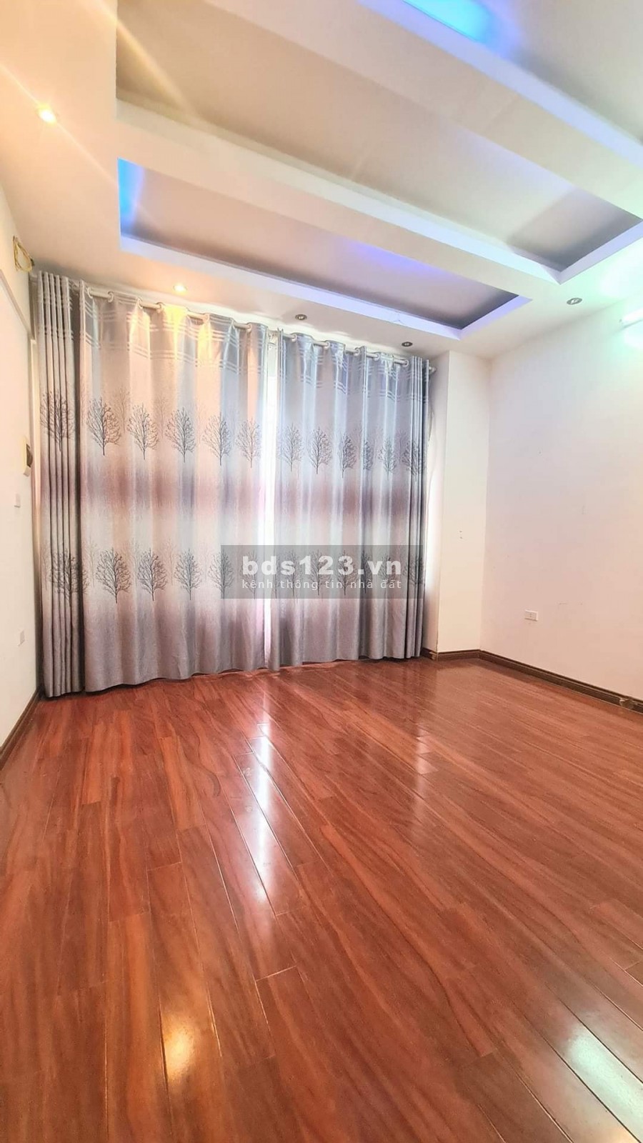 Cần bán gấp nhà Mỹ Đình, ô tô kinh doanh, dt 50m2, 5 tầng đúc, giá 4.6 tỷ