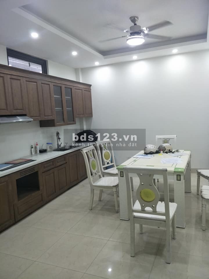 Bán nhà Phố Bồ Đề 52m2, 5T, 4m mặt tiền, Giá 5.3 tỷ, Lô góc, Ô tô, ngõ thông Hồng Tiến.