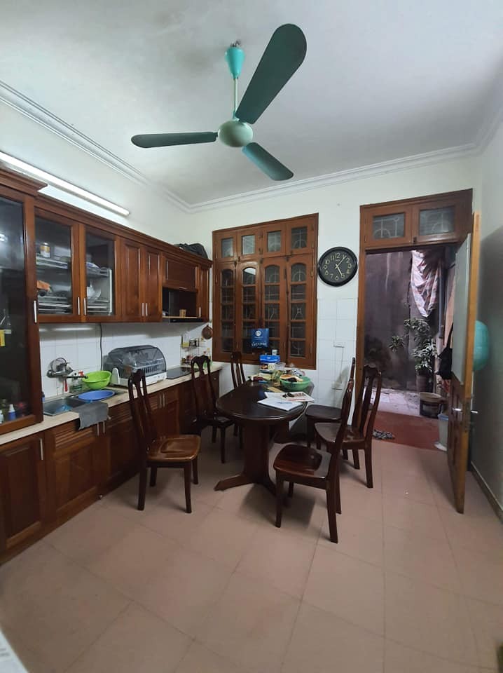 BÁN GẤP nhà 5 tầng x 30m2, MT6m phố Đội Cấn, Ba Đình. Giá chỉ 3,5 tỷ ( 0904547386)