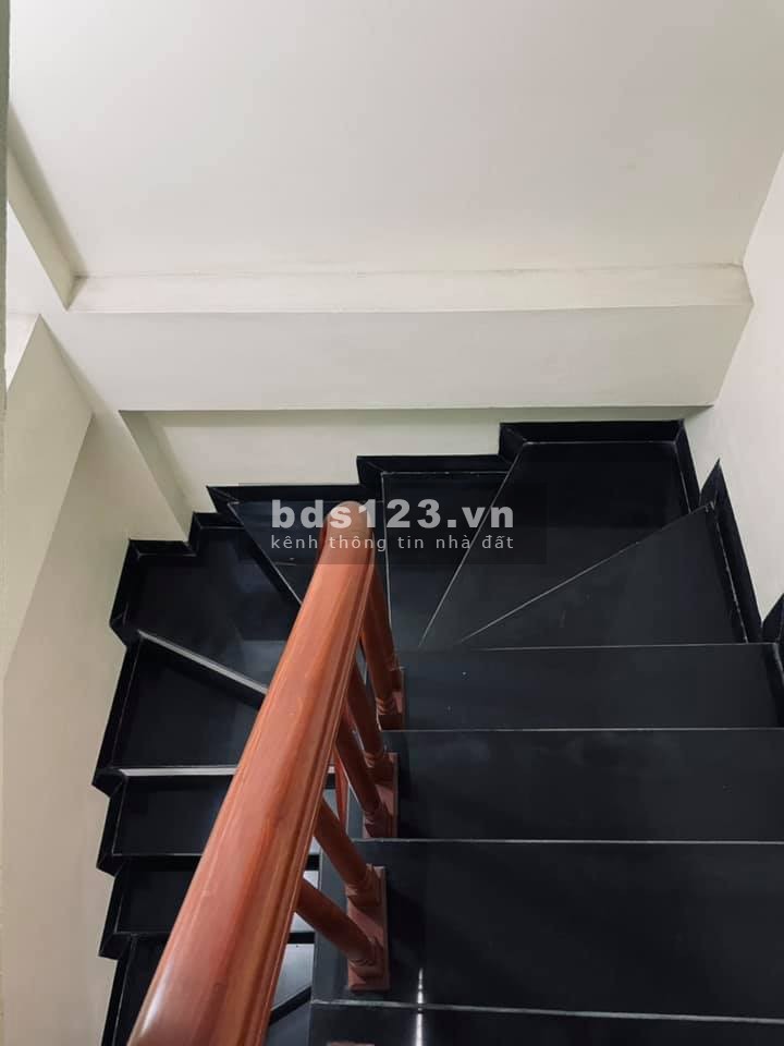 Bán nhà Hoàng Như Tiếp 4 tầng, mặt tiền 3,9m, lô góc, ô tô đỗ cửa, ngõ thông thoáng