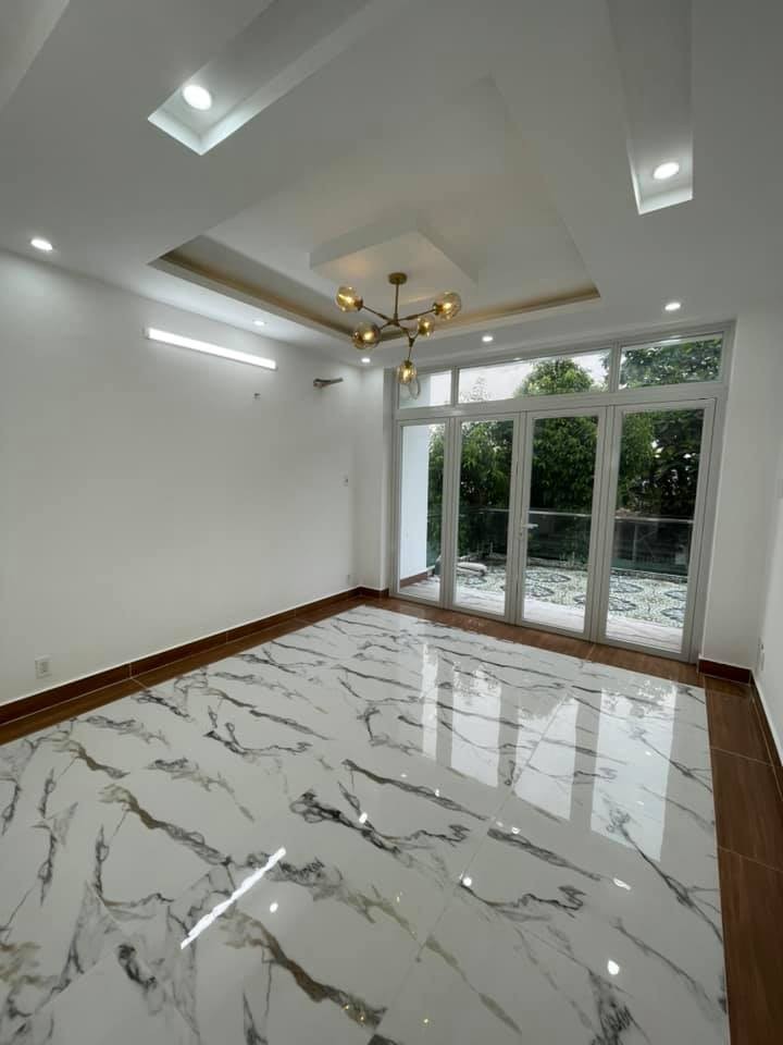 Nhà mới mặt tiền đường sát chân cầu Chánh Hưng Quận 8, diện tích 65m2 giá 15.2 Tỷ