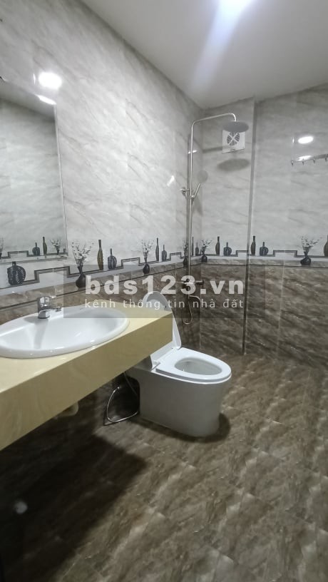 Cần bán gấp nhà Mỹ Đình, ô tô kinh doanh, dt 50m2, 5 tầng đúc, giá 4.6 tỷ