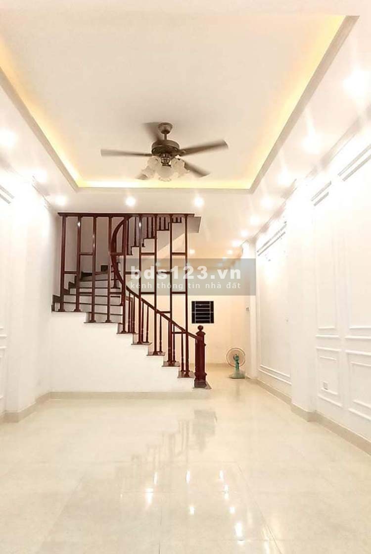 Cần bán gấp nhà Mỹ Đình, ô tô kinh doanh, dt 50m2, 5 tầng đúc, giá 4.6 tỷ