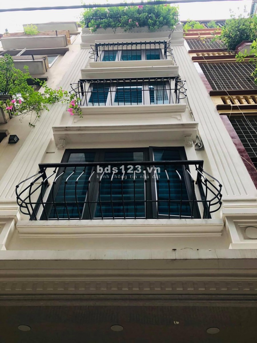 Siêu phẩm nhà full nội thất ngõ 199 Trần Quốc Hoàn ô tô vào nhà. 45m2 6 tầng mt 4m. Giá 10 tỷ