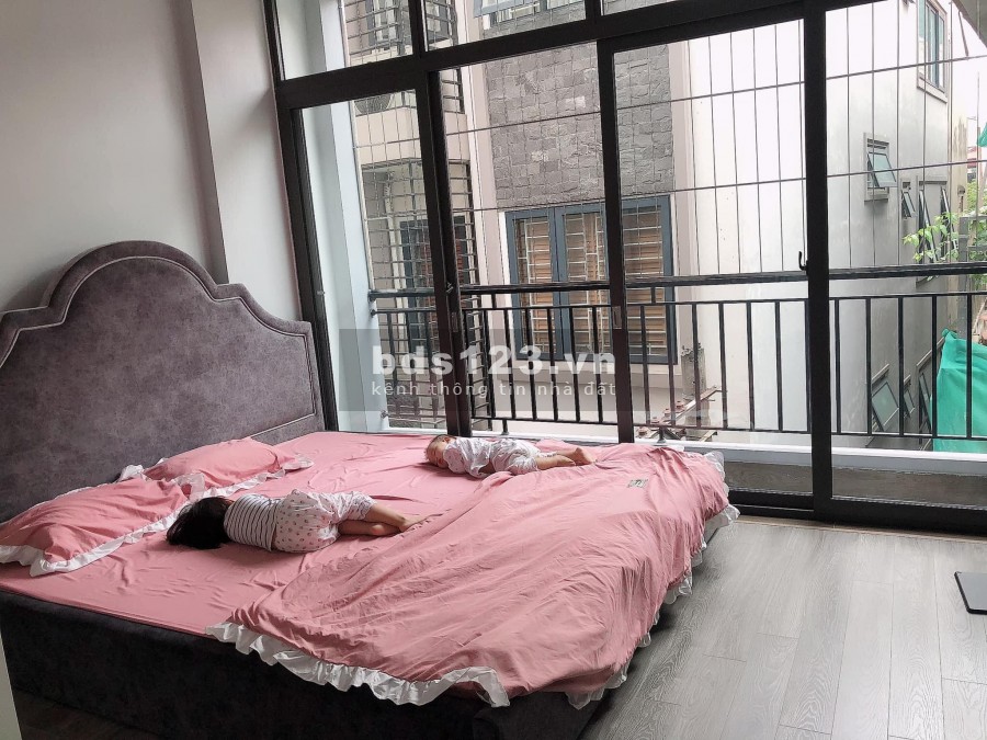 Đỉnh cao chùa Láng kinh doanh dt 42m2, 5 tầng, bao sang tên, tặng nội thất xịn, giá 3.9 tỷ