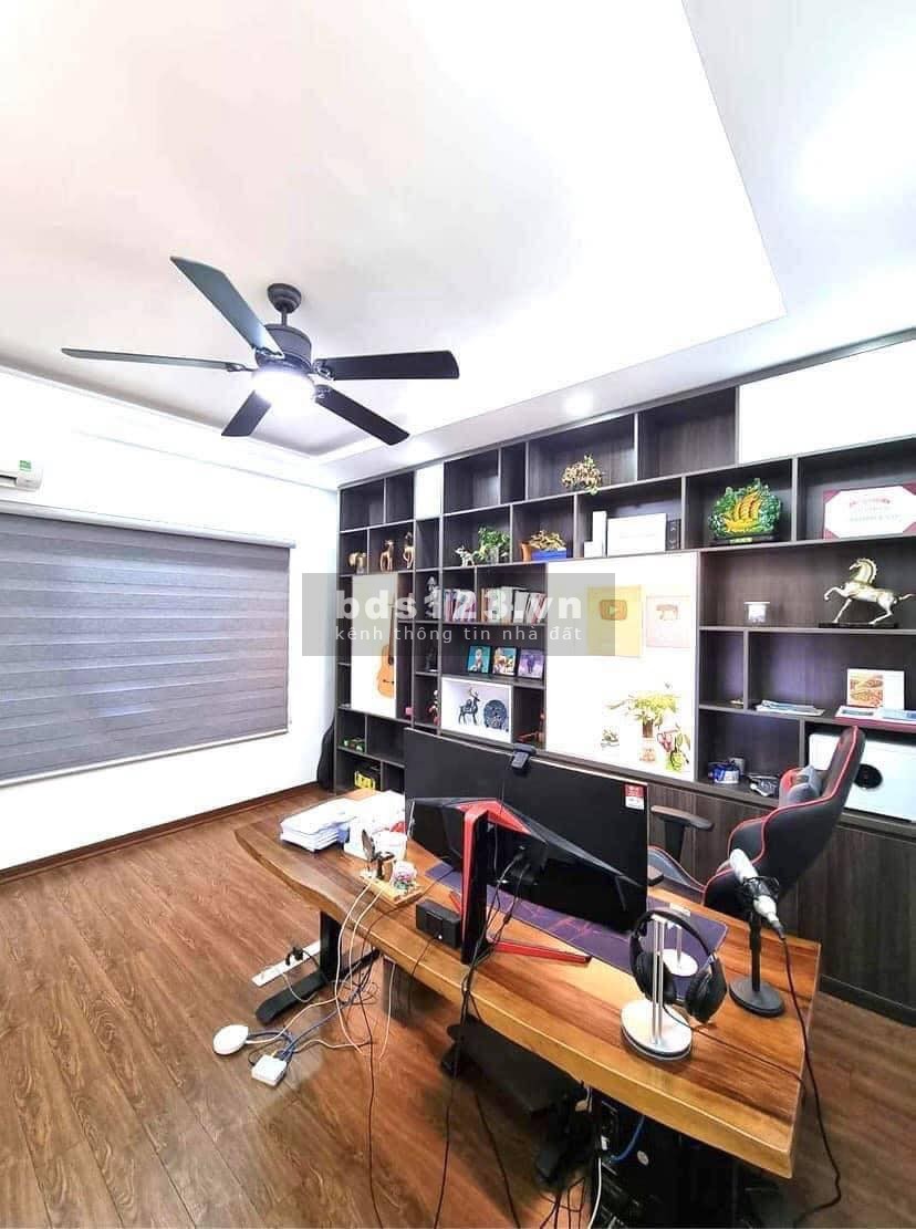 Siêu phẩm nhà full nội thất ngõ 199 Trần Quốc Hoàn ô tô vào nhà. 45m2 6 tầng mt 4m. Giá 10 tỷ