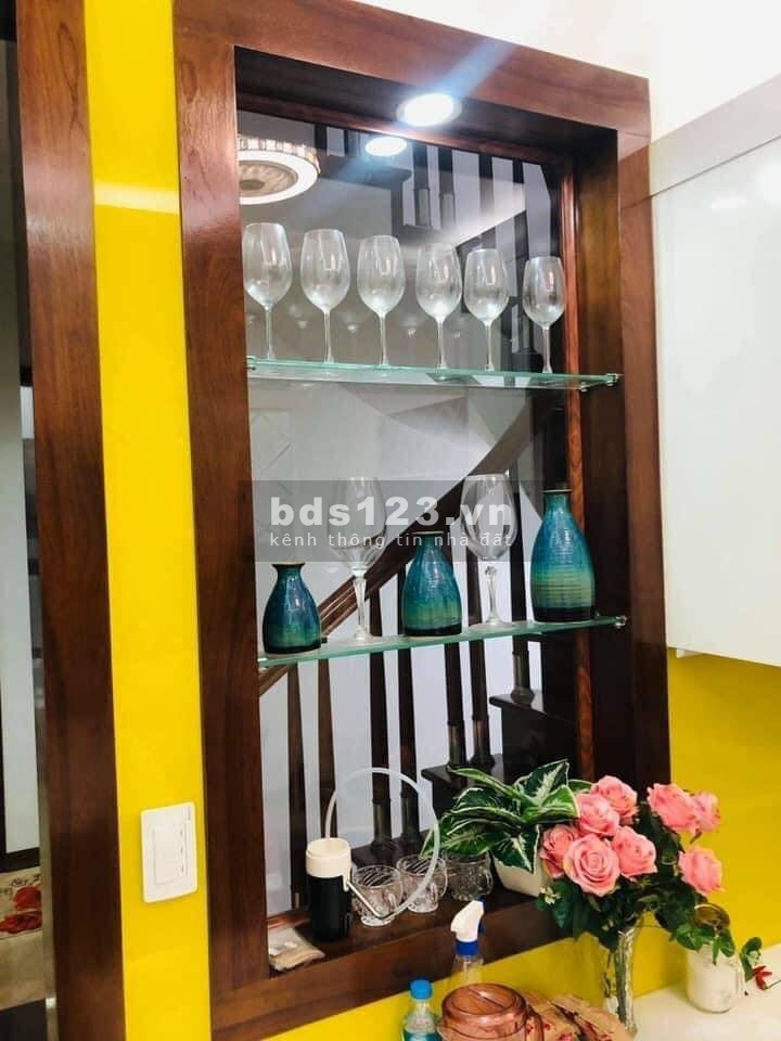 Siêu phẩm nhà full nội thất ngõ 199 Trần Quốc Hoàn ô tô vào nhà. 45m2 6 tầng mt 4m. Giá 10 tỷ