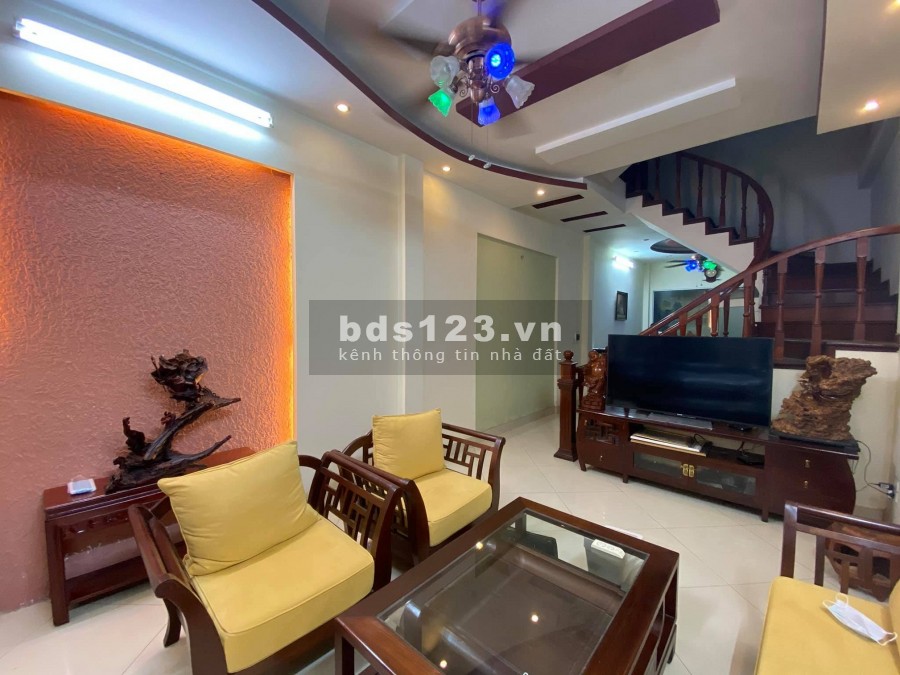 Bán nhà Mễ Trì, Nam Từ Liêm - Rẻ nhất khu vực, gần Ô Tô - 36m2 giá 3,3 tỷ.