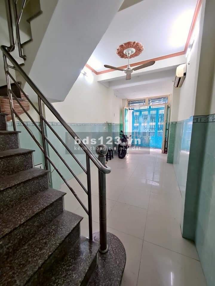Cần bán gấp nhà mùa COVID Bến Chương Dương Quận 1, 4 tầng đúc, giá 2.6 tỷ.