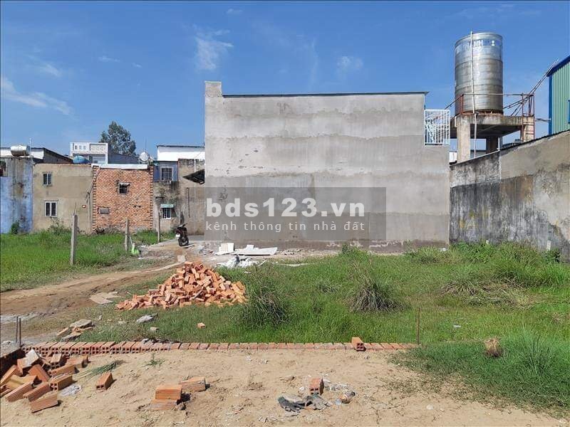 Gia đình em kẹt tiền bán lô đất vị trí đẹp giá 360tr xã Vĩnh Lộc b