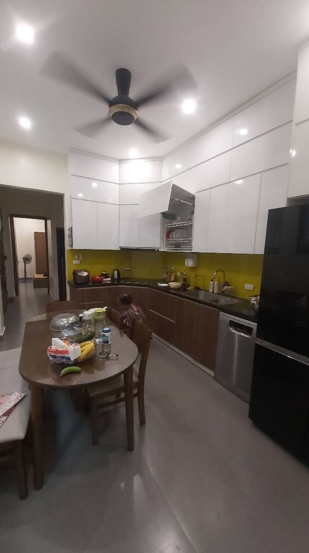 Bán nhà Hoàng Đạo Thành 60m2, ô góc, ngõ to ô tô đỗ cửa, khu dân trí cao, tiện ích