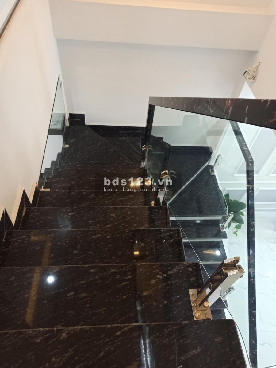 Nhà Phố Văn Cao, Xây mới 4 tầng, oto vào nhà giá mềm 4,35 tỷ