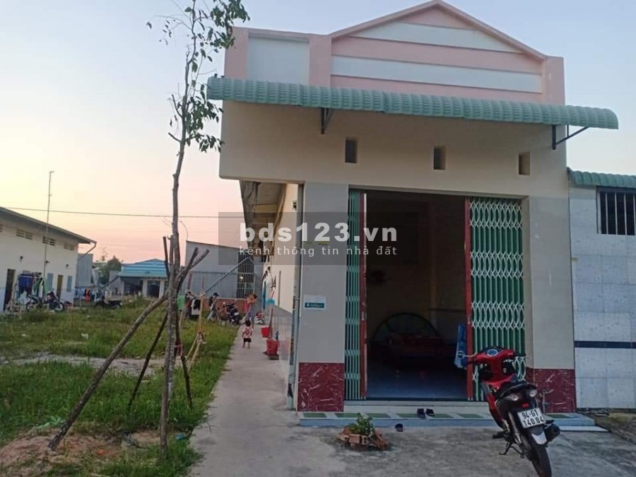 Tôi chính chủ cần bán gồm căn nhà phía trước và 4 phòng trọ kinh doanh phía sau tại Mỹ Phước 3