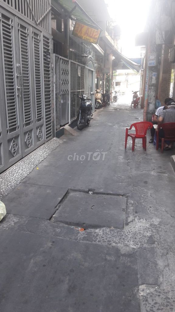 Cần bán gấp nhà chính chủ hẻm đường Lý Thái Tổ, Quận 10 Giá Tốt