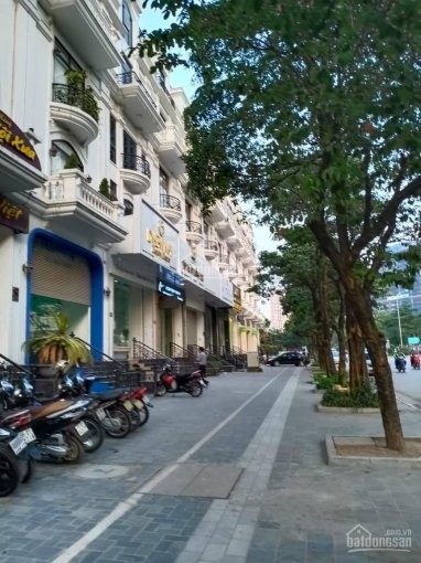 Tòa nhà phố Dịch Vọng Hậu 110m2 x 7 tầng, mặt tiền 5.3m, Vỉa hè rộng, KD đỉnh. Giá 31 tỷ