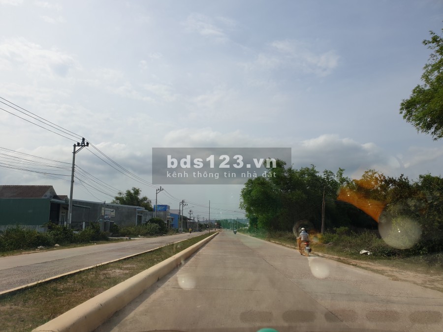 Bán 3969m2 đất mặt tiền đường Bắc Nam, Phù Cát, Bình Định, giá 2,2 tỉ