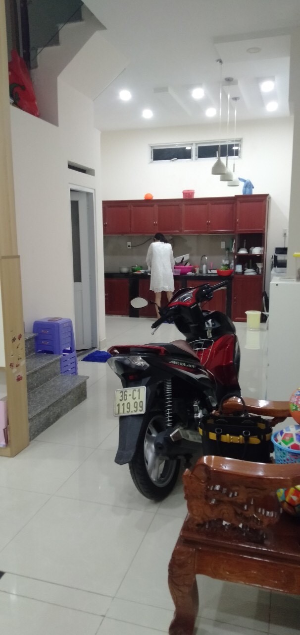 Nhà đẹp 3 lầu giá 4,3 tỷ mặt tiền hẻm 83 Đào Tông Nguyên, KP7 Thị trấn Nhà Bè