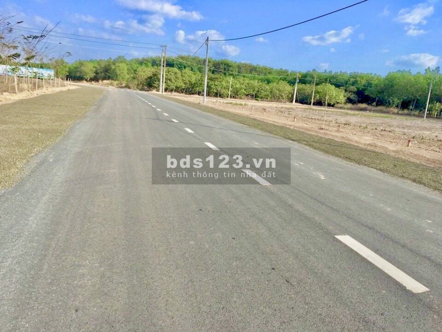 Định cư nước ngoài bán đất 2080m2, đối diện cụm cong nghiệp, gần chợ, khu đông dân, giá 560 triệu