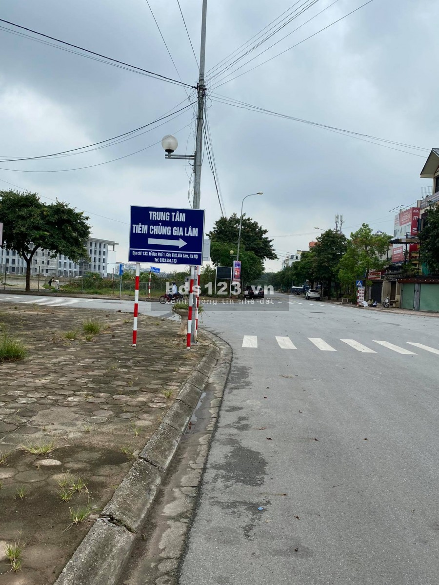 Cho thuê nhà Trâu Quỳ khu đấu giá 31ha 2 tầng dt 136m2 trục…